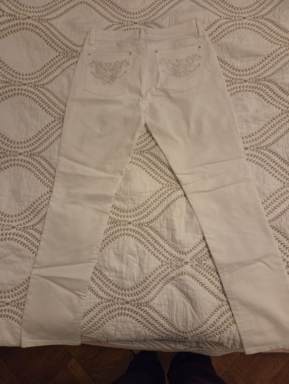White House Black Market Women's White Slim Jeans - Picture 7 of 10